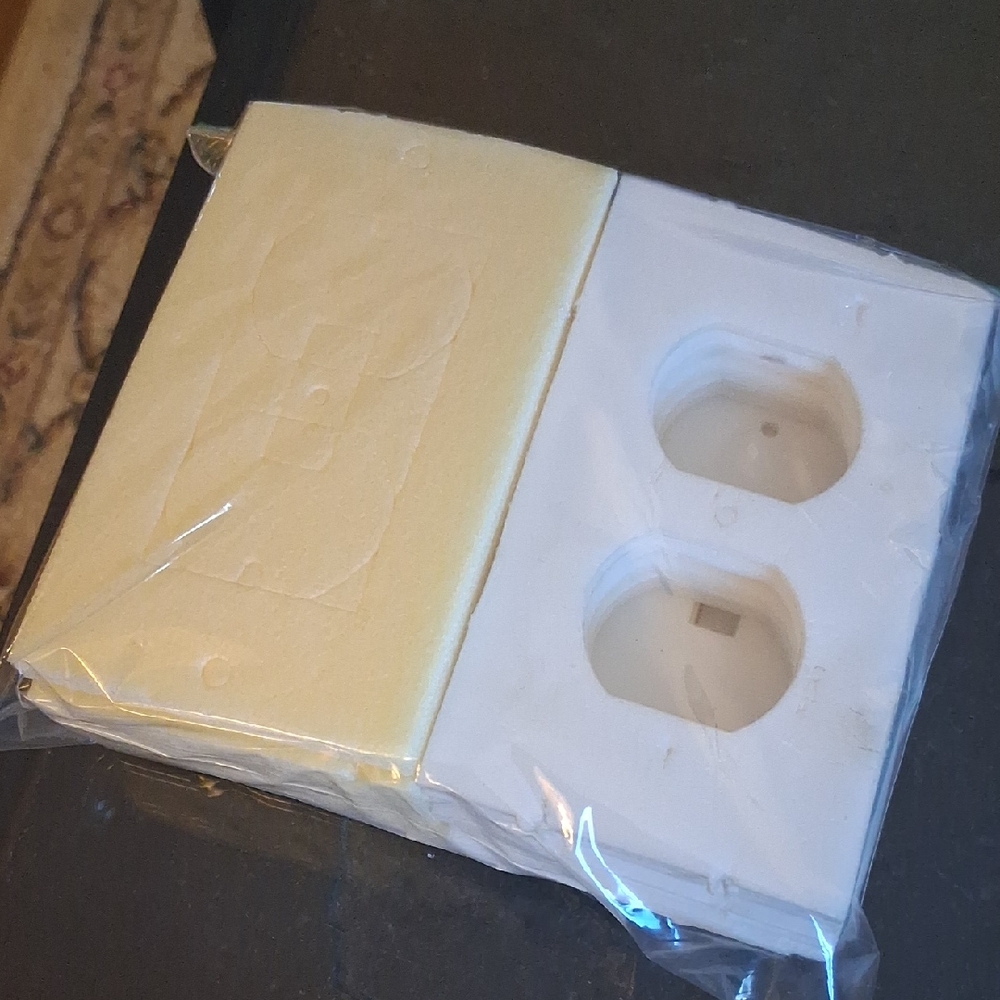 PACK OF SOCKET INSULATORS
